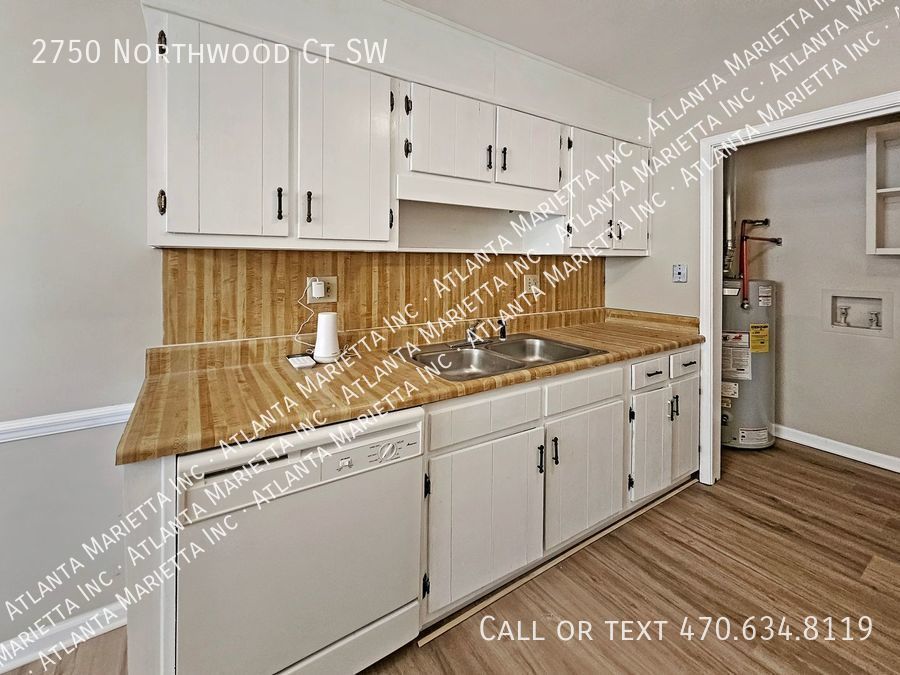Recently Updated 2/2.5 Flat in Duplex Building property image