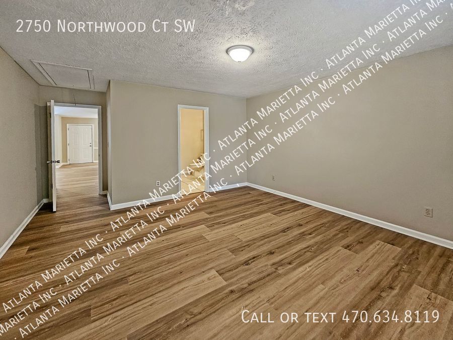 Recently Updated 2/2.5 Flat in Duplex Building property image