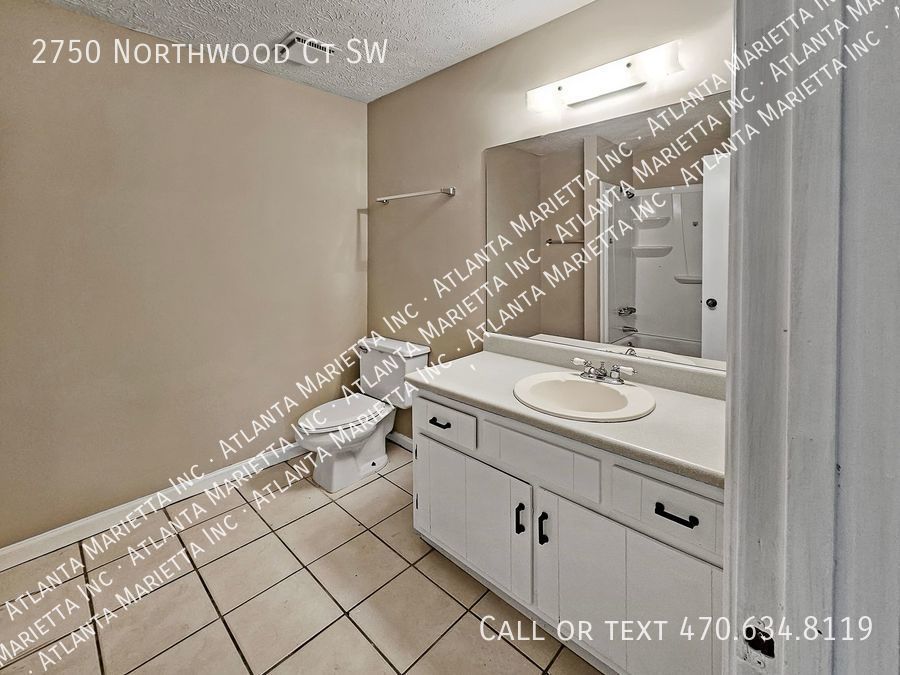 Recently Updated 2/2.5 Flat in Duplex Building property image