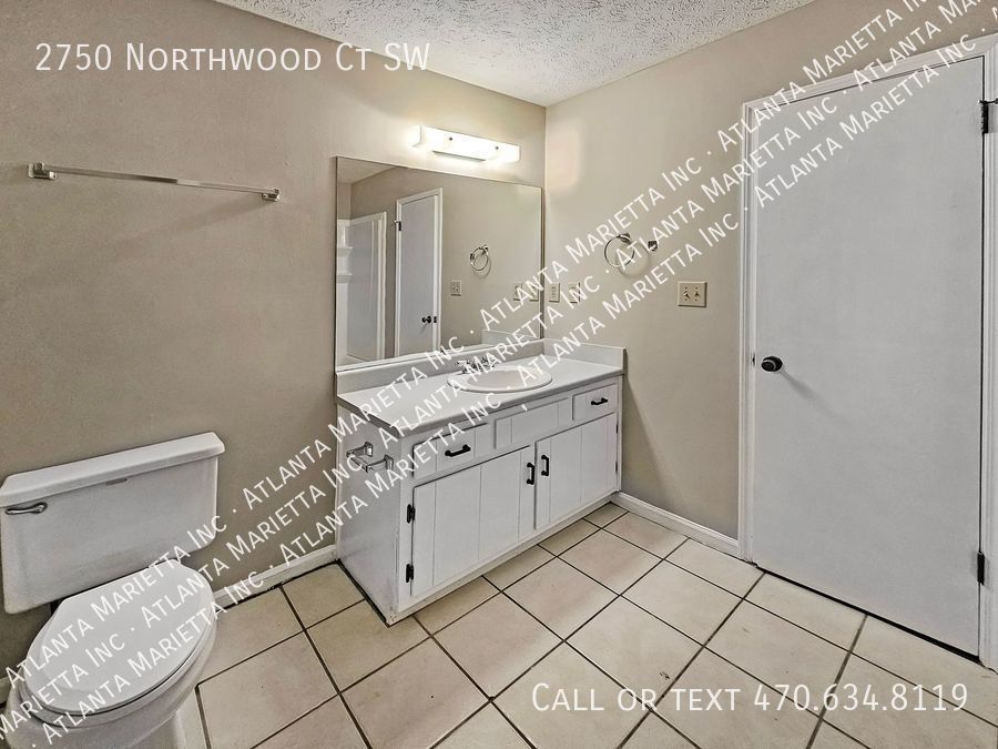 Recently Updated 2/2.5 Flat in Duplex Building property image