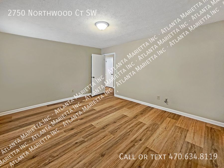 Recently Updated 2/2.5 Flat in Duplex Building property image