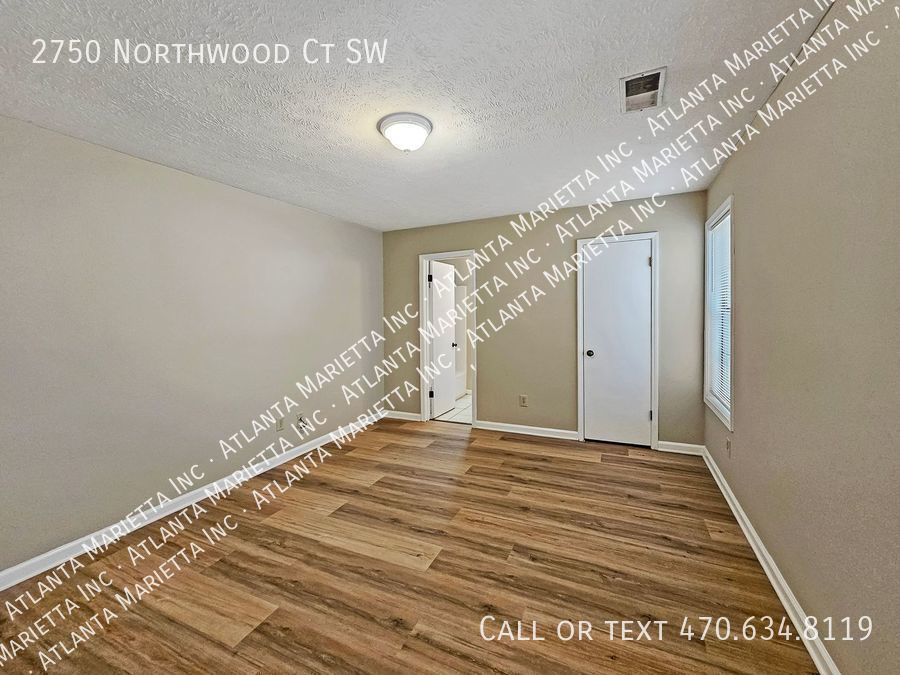 Recently Updated 2/2.5 Flat in Duplex Building property image