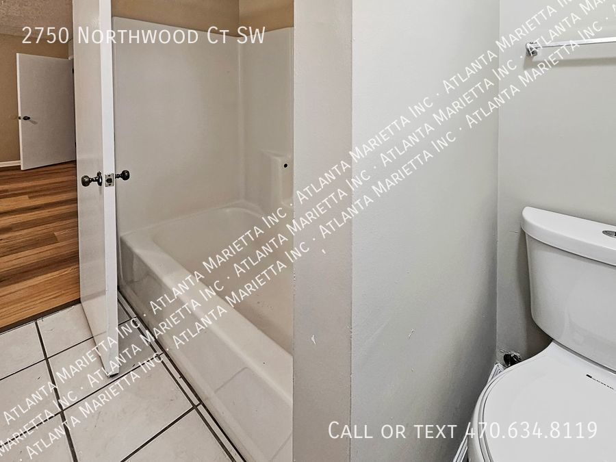 Recently Updated 2/2.5 Flat in Duplex Building property image