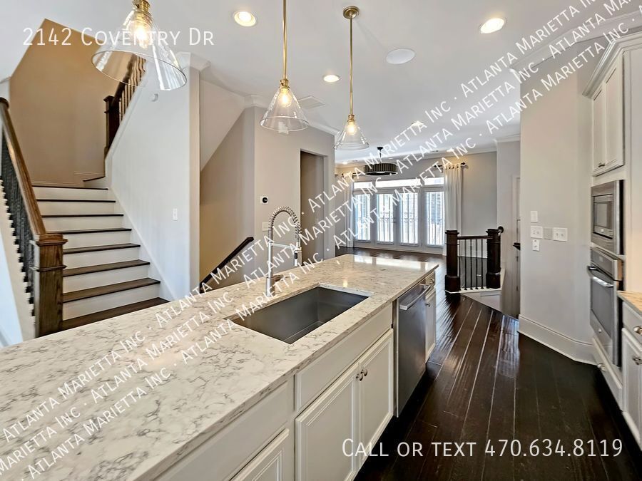 Luxury Brookhaven Townhome in Gated Townsend Community property image