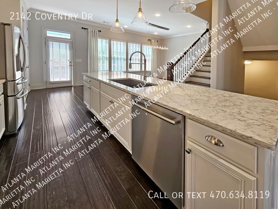Luxury Brookhaven Townhome in Gated Townsend Community property image