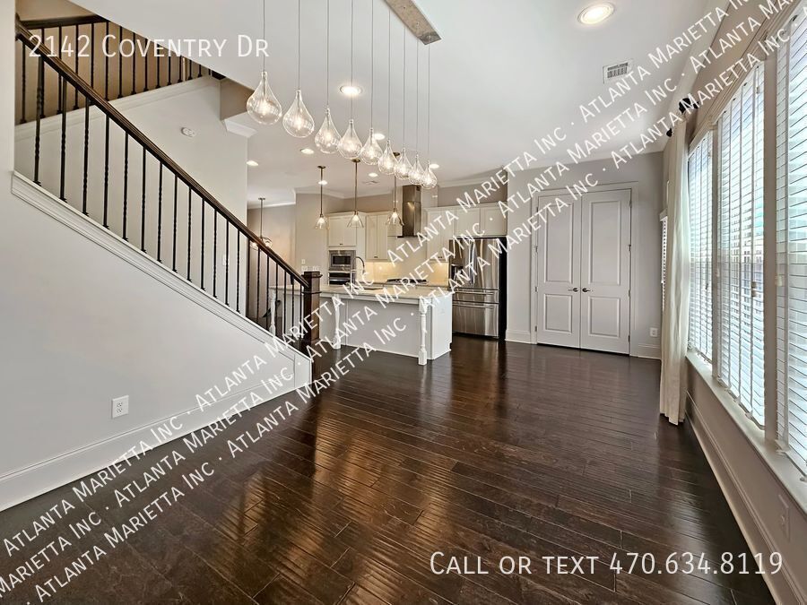 Luxury Brookhaven Townhome in Gated Townsend Community property image