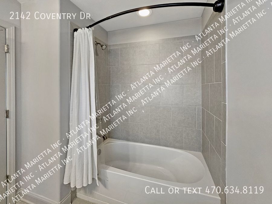 Luxury Brookhaven Townhome in Gated Townsend Community property image