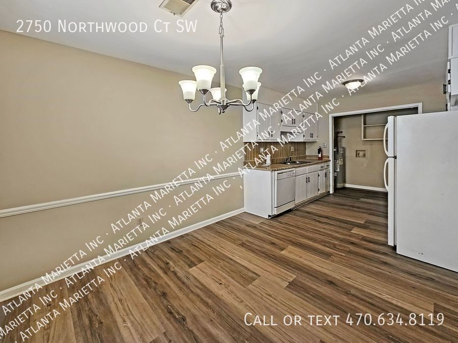 Recently Updated 2/2.5 Flat in Duplex Building - Housing Vouchers Accepted property image