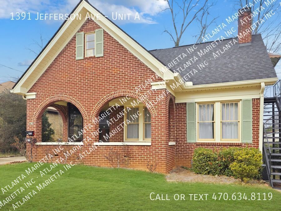 Charming East Point Duplex with Modern Updates & Private Yard - Housing Vouchers accepted property image