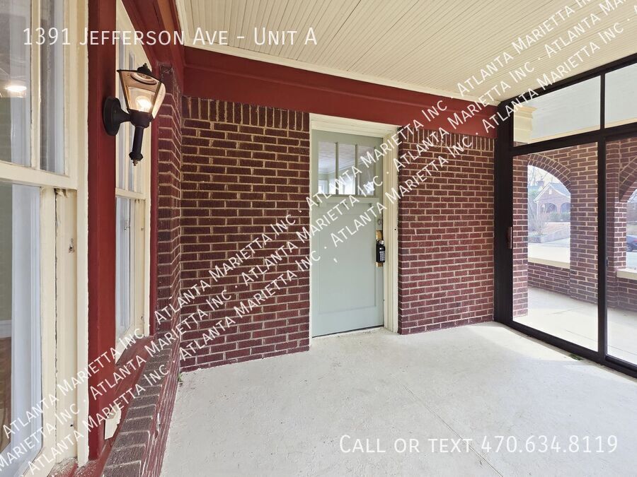 Charming East Point Duplex with Modern Updates & Private Yard - Housing Vouchers accepted property image