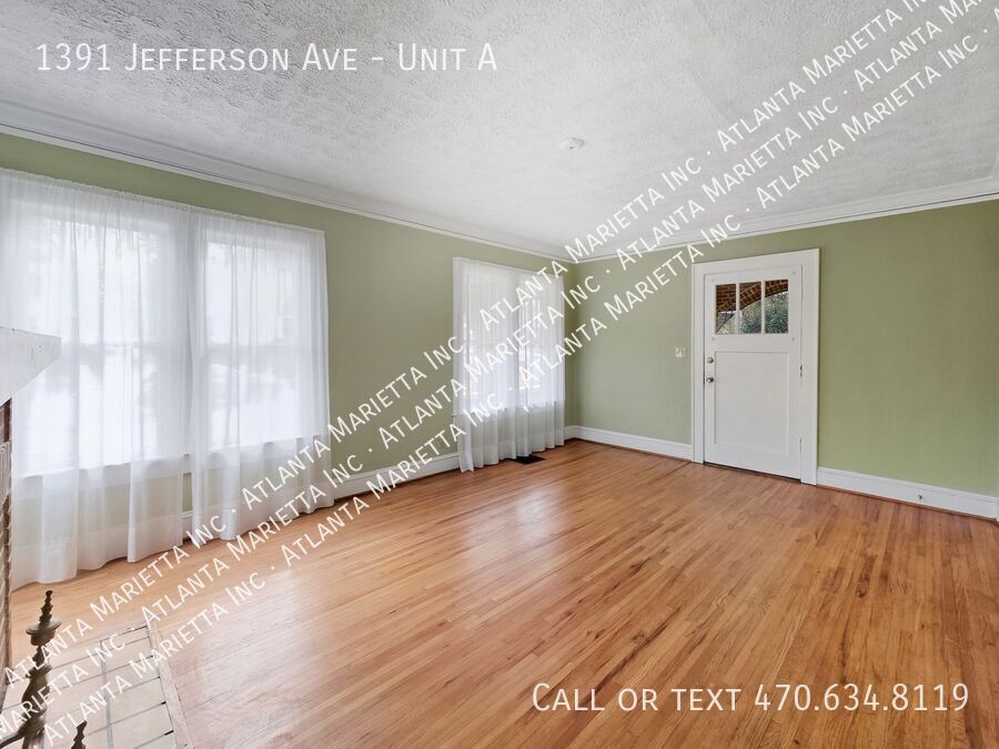 Charming East Point Duplex with Modern Updates & Private Yard - Housing Vouchers accepted property image