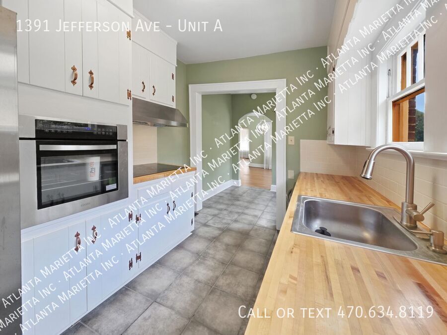 Charming East Point Duplex with Modern Updates & Private Yard - Housing Vouchers accepted property image