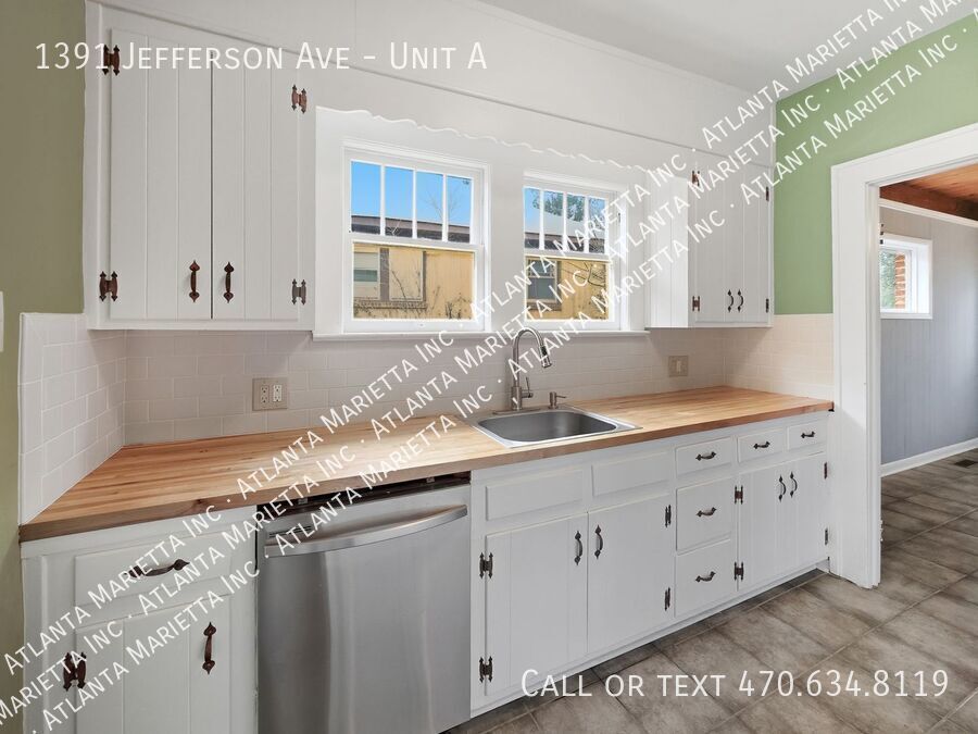Charming East Point Duplex with Modern Updates & Private Yard - Housing Vouchers accepted property image
