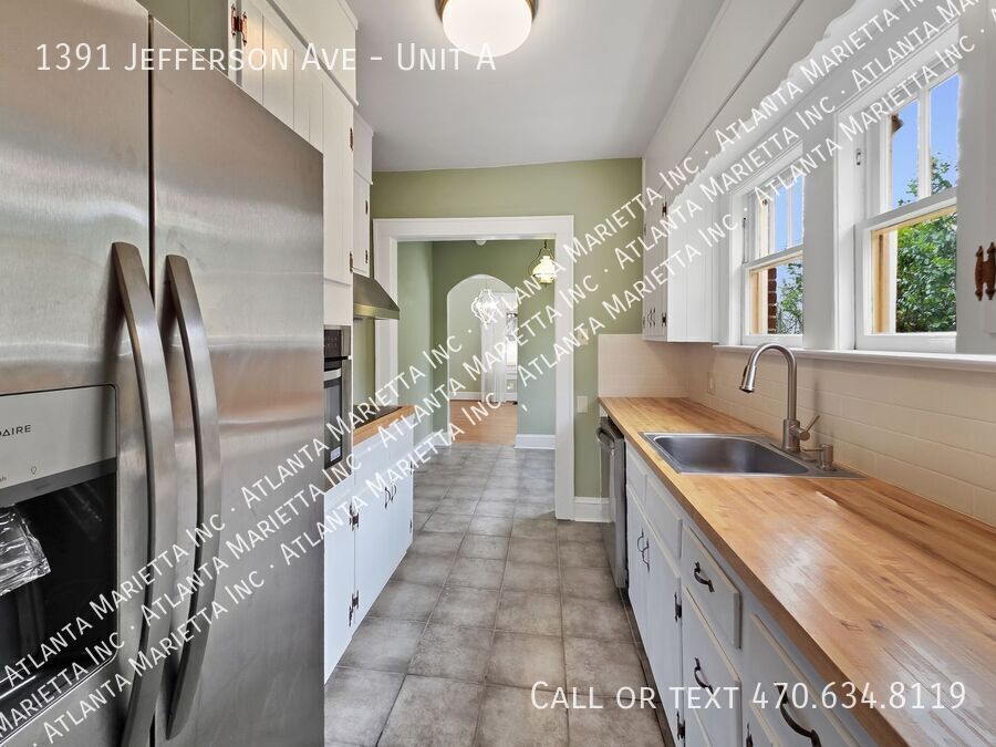 Charming East Point Duplex with Modern Updates & Private Yard - Housing Vouchers accepted property image