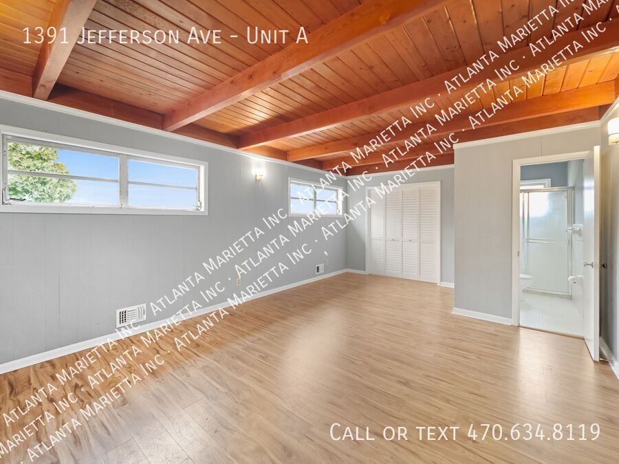 Charming East Point Duplex with Modern Updates & Private Yard - Housing Vouchers accepted property image