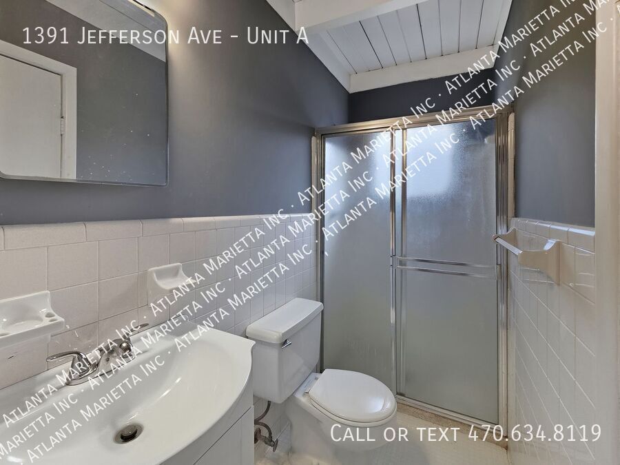 Charming East Point Duplex with Modern Updates & Private Yard - Housing Vouchers accepted property image