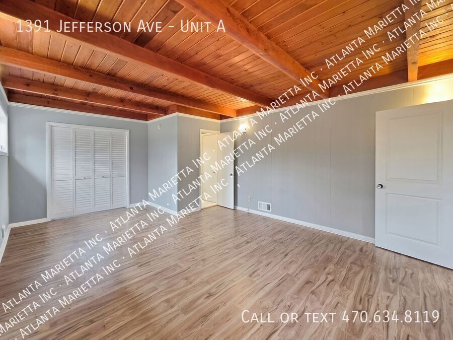 Charming East Point Duplex with Modern Updates & Private Yard - Housing Vouchers accepted property image