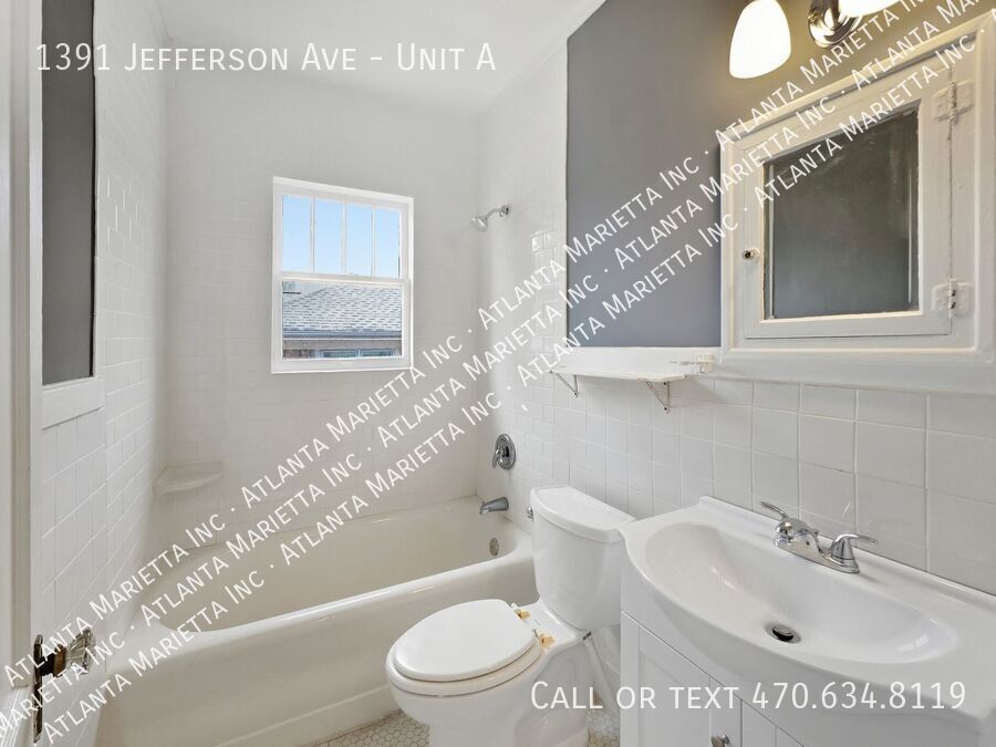 Charming East Point Duplex with Modern Updates & Private Yard - Housing Vouchers accepted property image