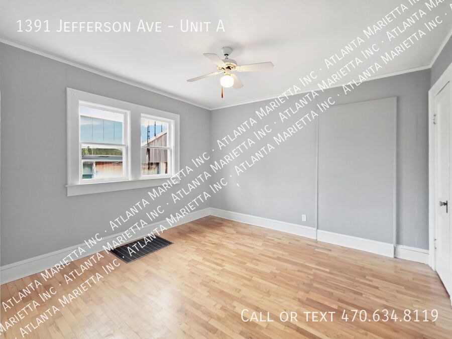 Charming East Point Duplex with Modern Updates & Private Yard - Housing Vouchers accepted property image
