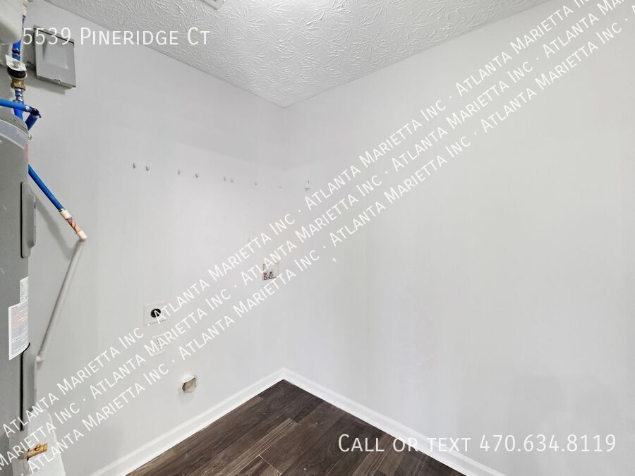 Charming Forest Park Townhome with Modern Finishes property image