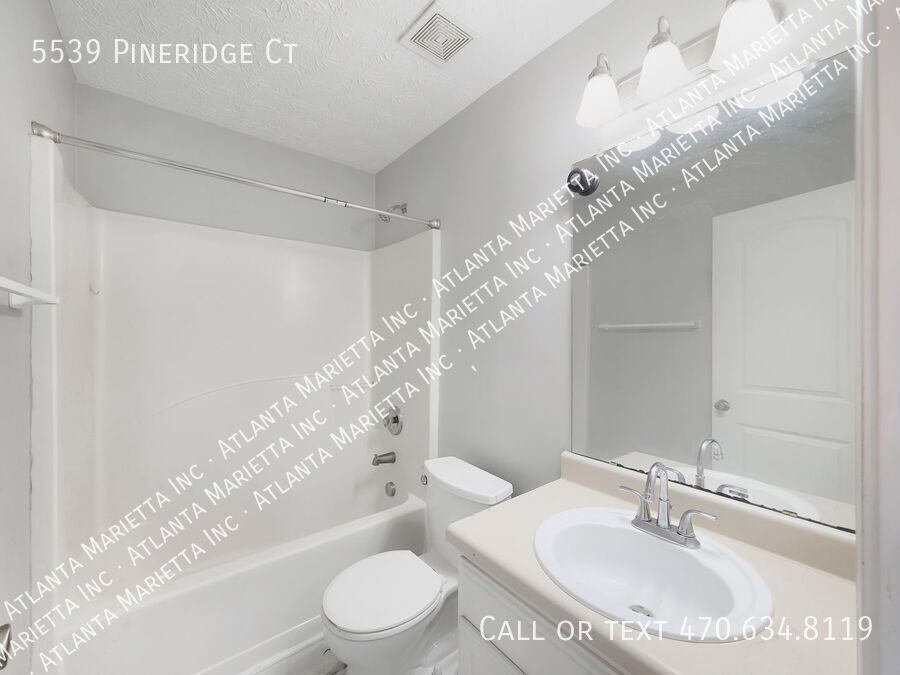 Charming Forest Park Townhome with Modern Finishes property image