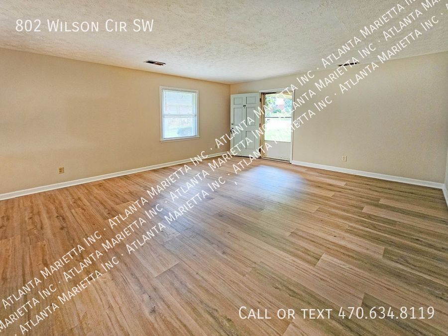 COMING IN APRIL! Beautifully Updated 2/2 Flat Near Marietta Square - Housing Vouchers Accepted property image
