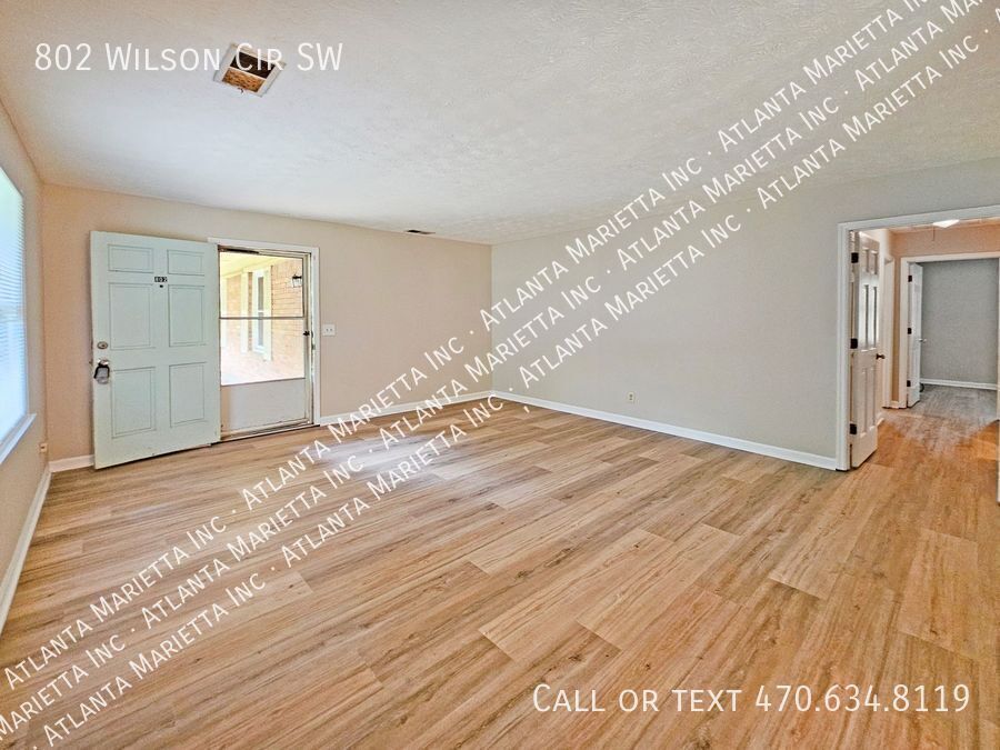 COMING IN APRIL! Beautifully Updated 2/2 Flat Near Marietta Square - Housing Vouchers Accepted property image