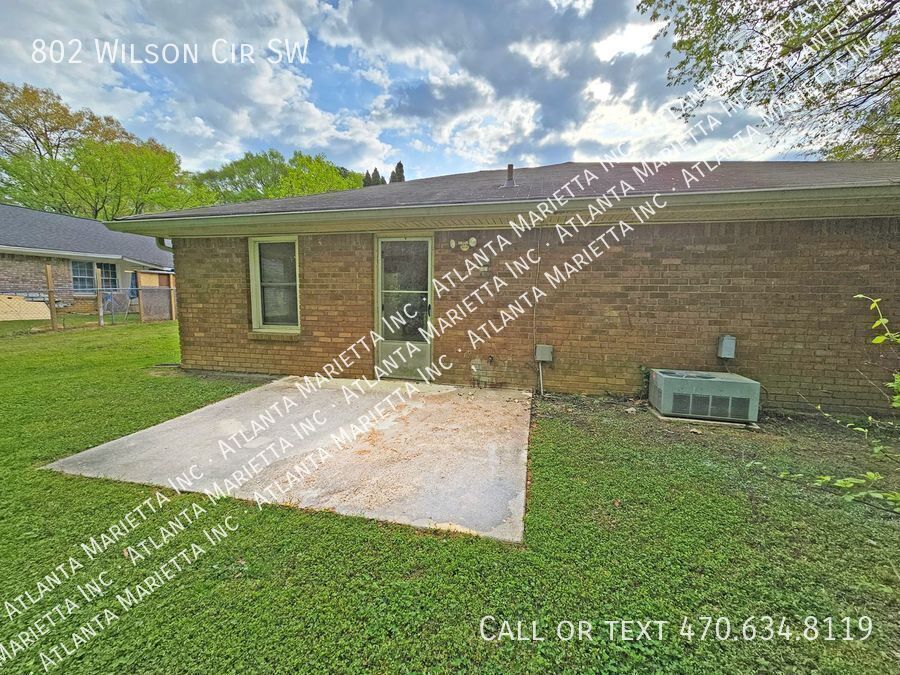 COMING IN APRIL! Beautifully Updated 2/2 Flat Near Marietta Square - Housing Vouchers Accepted property image