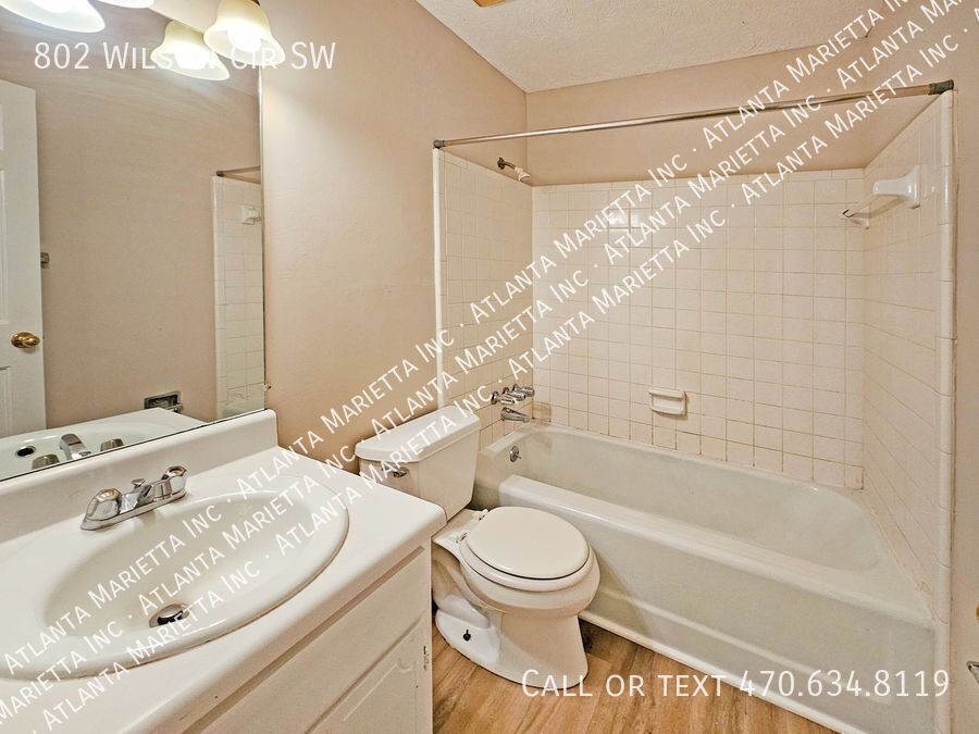 COMING IN APRIL! Beautifully Updated 2/2 Flat Near Marietta Square - Housing Vouchers Accepted property image