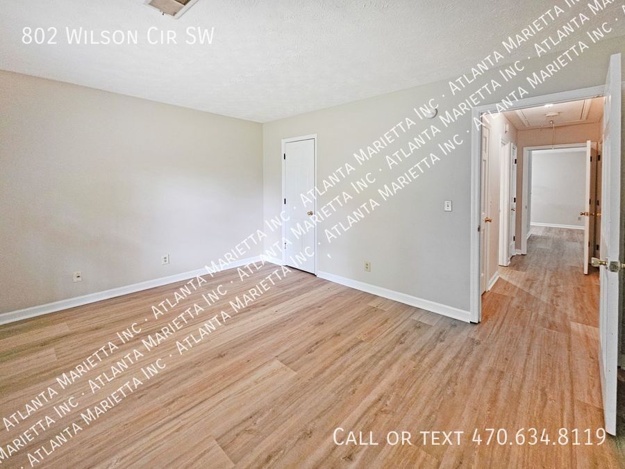 COMING IN APRIL! Beautifully Updated 2/2 Flat Near Marietta Square - Housing Vouchers Accepted property image