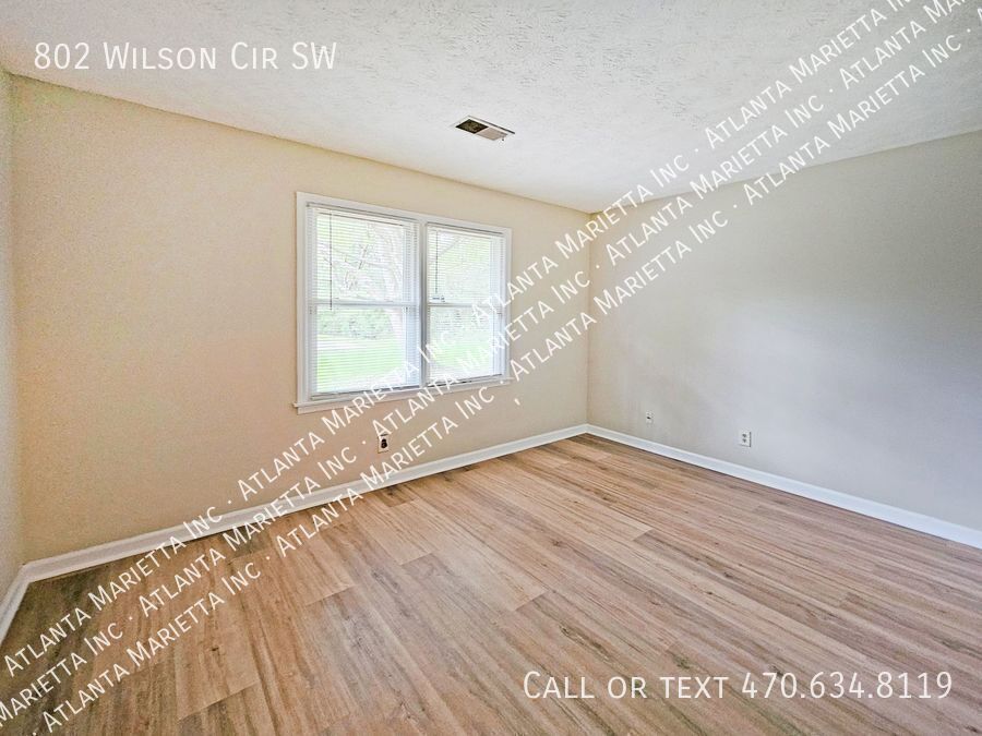 COMING IN APRIL! Beautifully Updated 2/2 Flat Near Marietta Square - Housing Vouchers Accepted property image