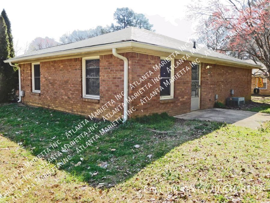 COMING IN APRIL! Beautifully Updated 2/2 Flat Near Marietta Square - Housing Vouchers Accepted property image