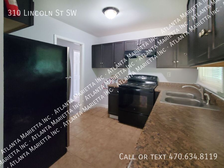 COMING SOON: Fantastic 3/1 Bungalow Near Langford Park - Housing Vouchers Accepted property image