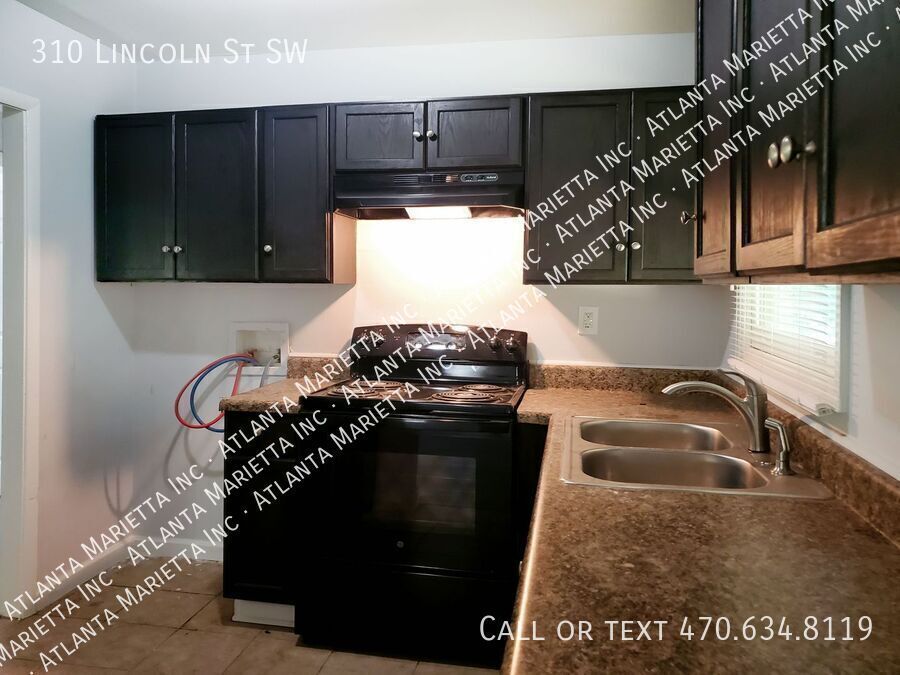 COMING SOON: Fantastic 3/1 Bungalow Near Langford Park - Housing Vouchers Accepted property image