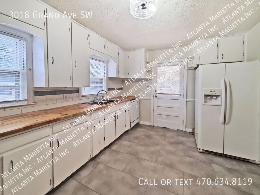 COMING SOON! Cutest 2/1 Bungalow in Hapeville - Housing Vouchers Accepted property image