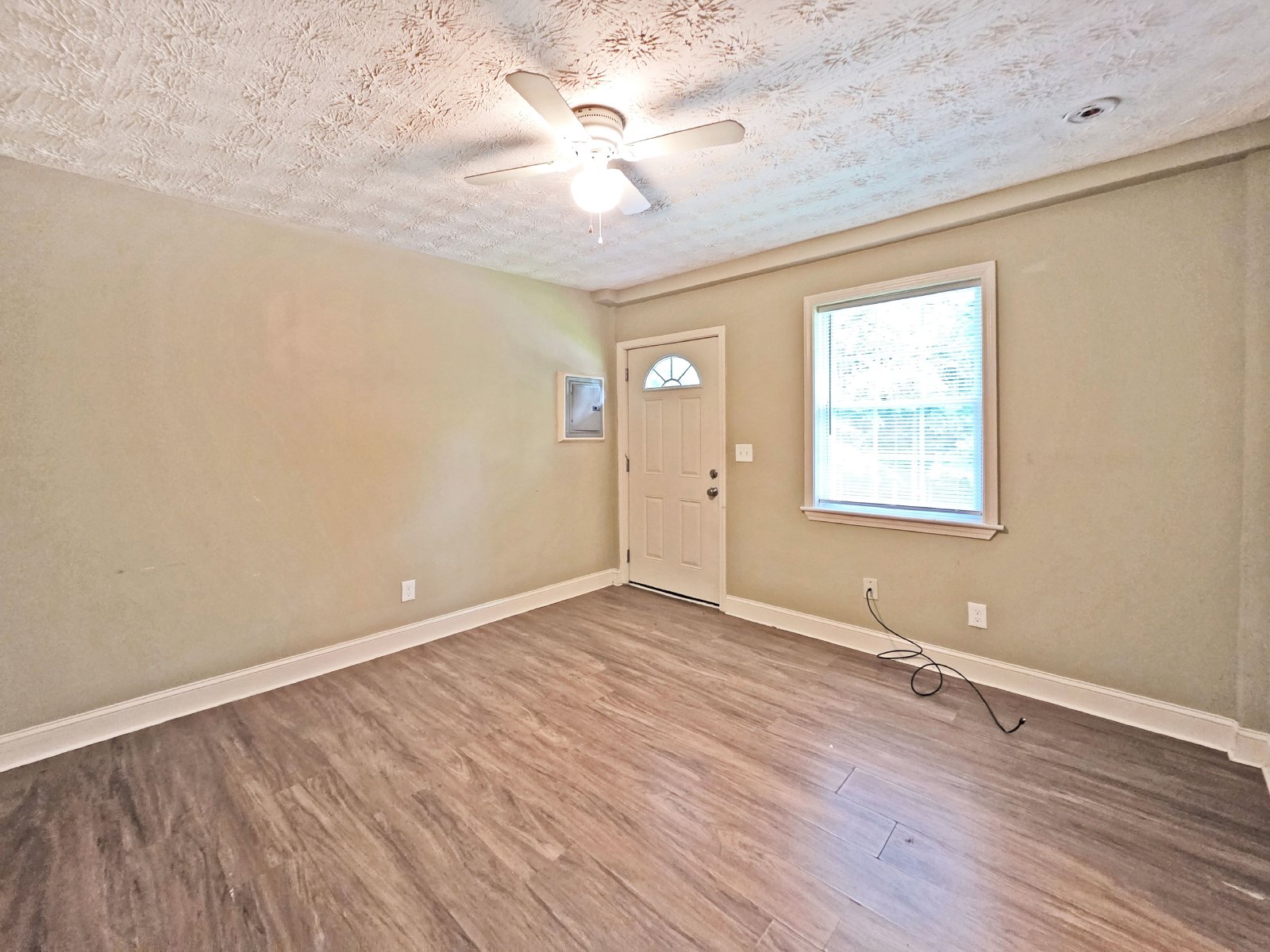 One bedroom 1 bath apartment - Housing Vouchers accepted property image