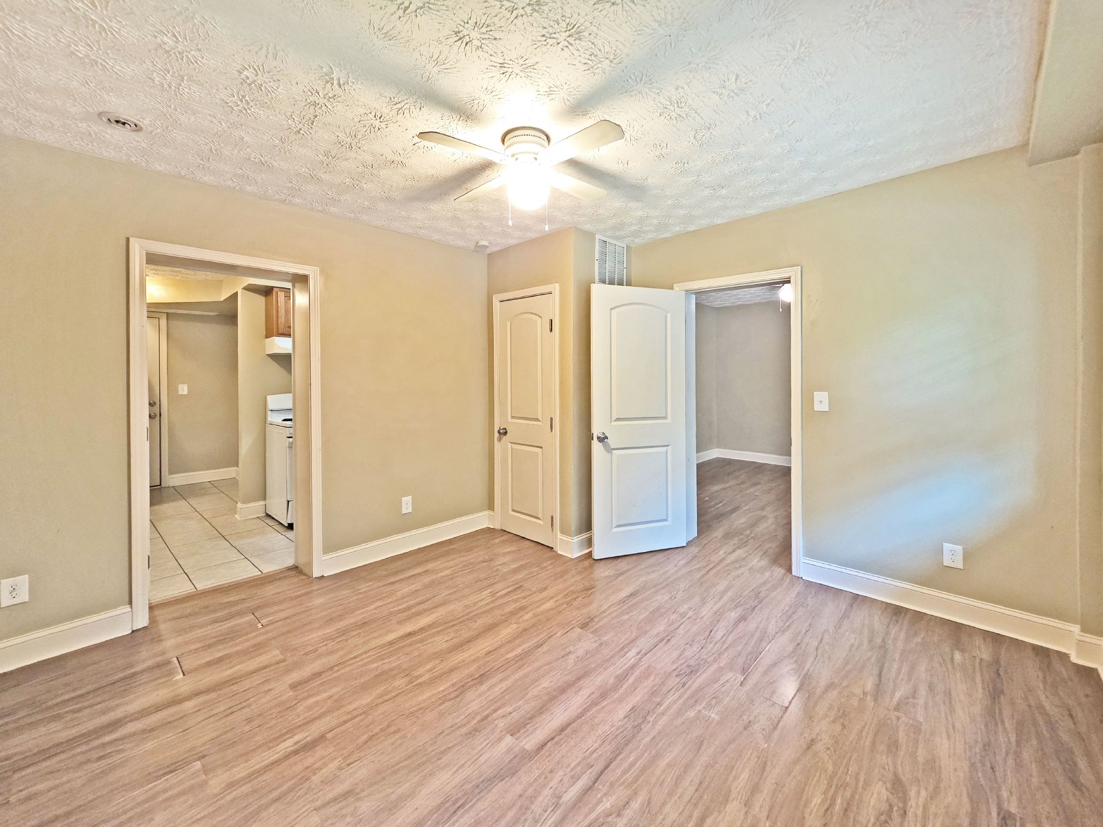 One bedroom 1 bath apartment - Housing Vouchers accepted property image