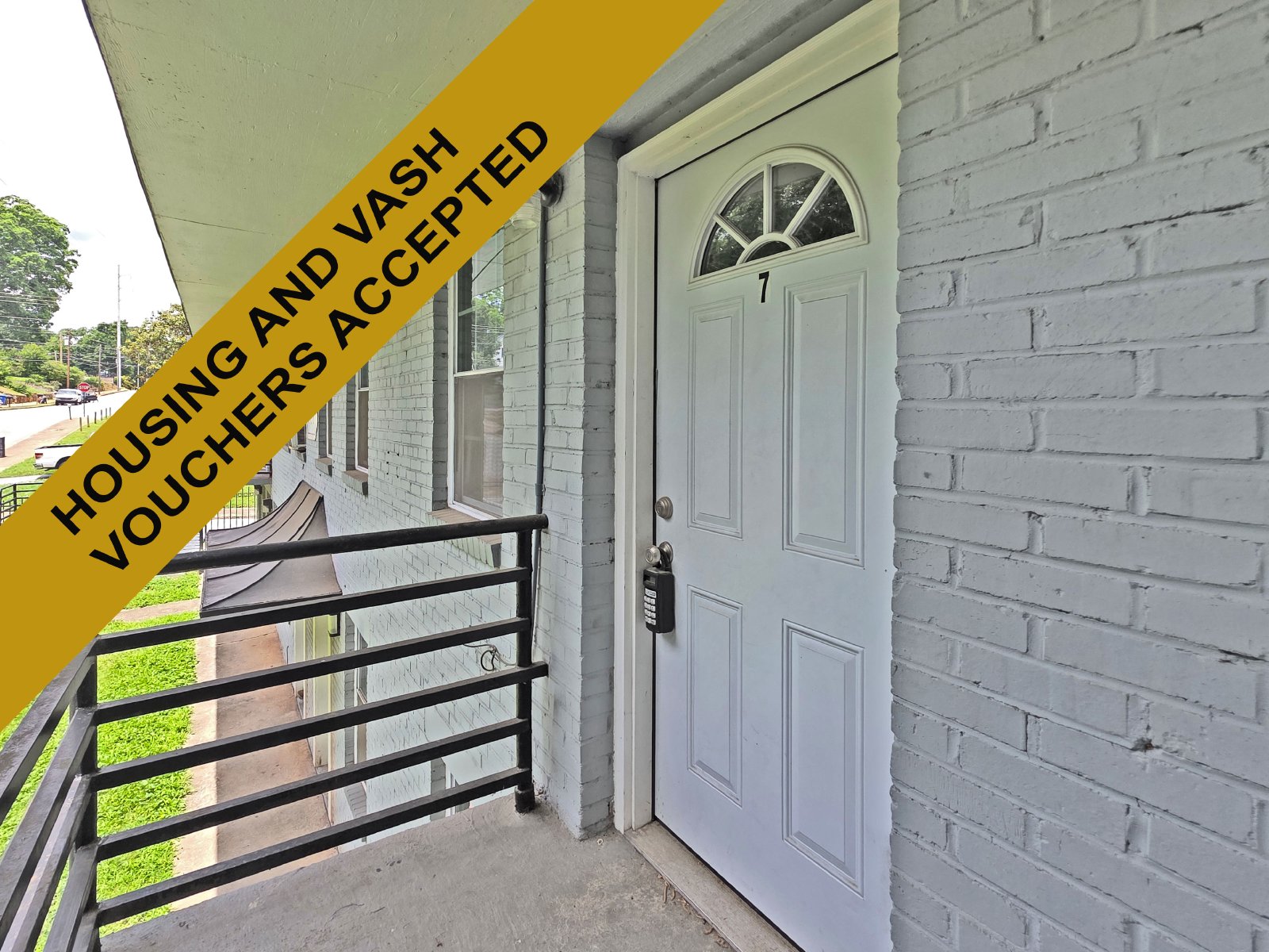 One bedroom 1 bath apartment - Housing Vouchers accepted property image