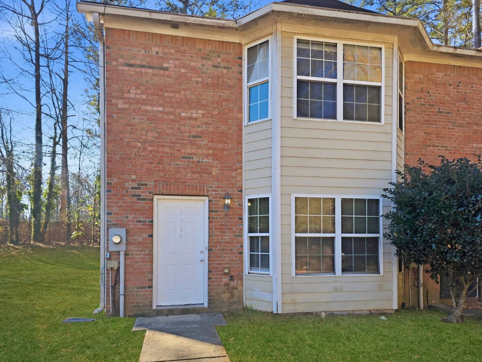 Updated 3BR Townhome Minutes from I-75, Airport & Downtown Atlanta property image